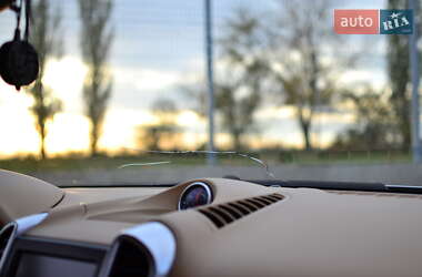 Позашляховик / Кросовер Porsche Cayenne 2012 в 
