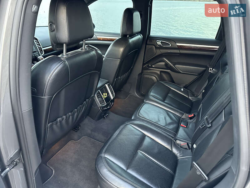 Внедорожник / Кроссовер Porsche Cayenne 2011 в Днепре