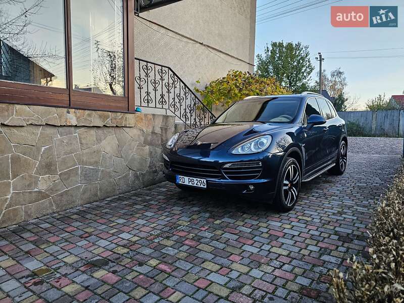 Внедорожник / Кроссовер Porsche Cayenne 2013 в Остроге