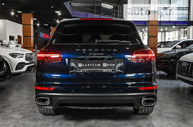 Позашляховик / Кросовер Porsche Cayenne 2016 в 