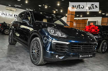 Позашляховик / Кросовер Porsche Cayenne 2016 в 