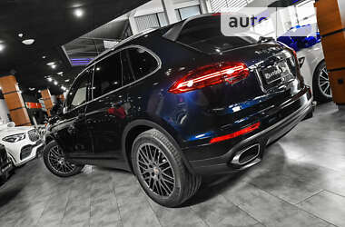 Позашляховик / Кросовер Porsche Cayenne 2016 в 