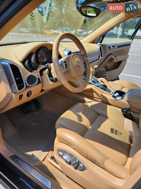Внедорожник / Кроссовер Porsche Cayenne 2014 в Киеве