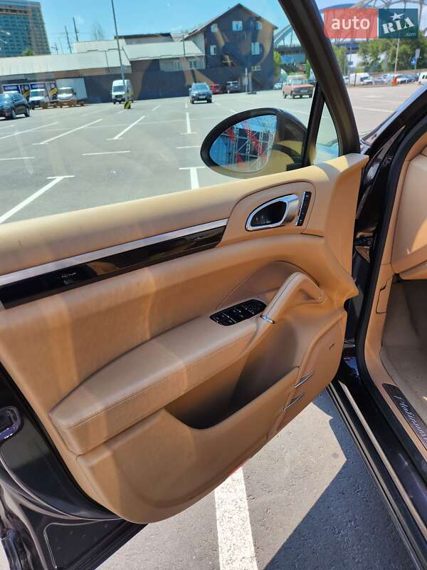 Внедорожник / Кроссовер Porsche Cayenne 2014 в Киеве