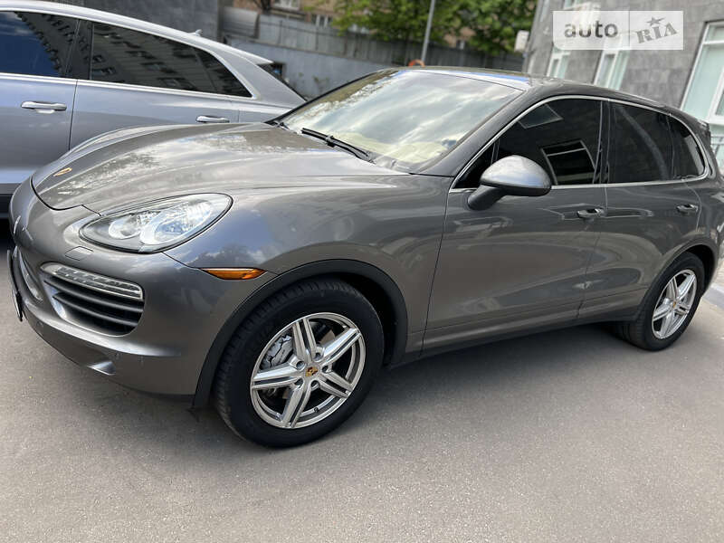 Внедорожник / Кроссовер Porsche Cayenne 2012 в 
