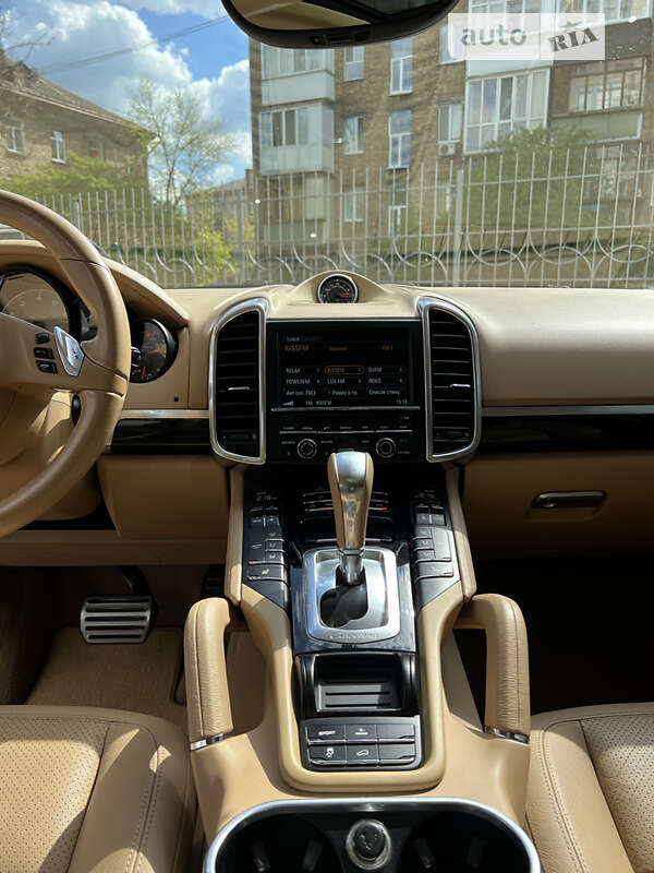 Позашляховик / Кросовер Porsche Cayenne 2012 в Києві