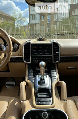 Внедорожник / Кроссовер Porsche Cayenne 2012 в 