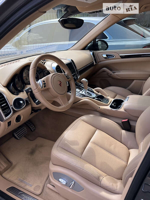 Позашляховик / Кросовер Porsche Cayenne 2012 в Києві