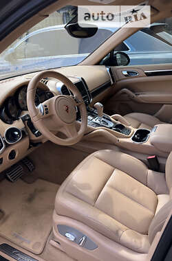 Внедорожник / Кроссовер Porsche Cayenne 2012 в 
