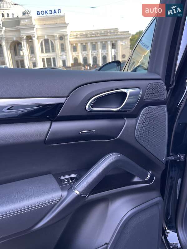 Внедорожник / Кроссовер Porsche Cayenne 2017 в Одессе
