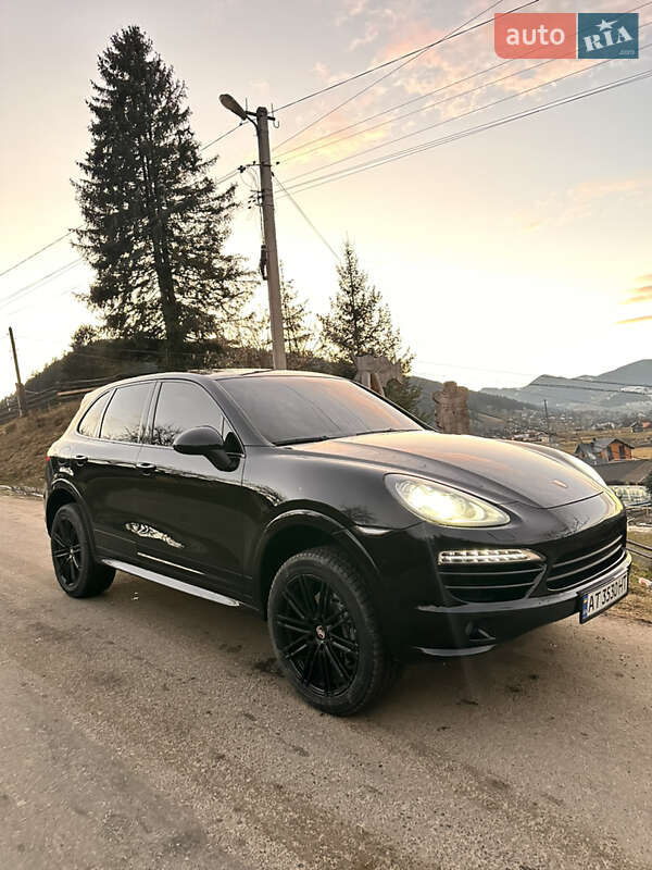 Внедорожник / Кроссовер Porsche Cayenne 2012 в Верховине