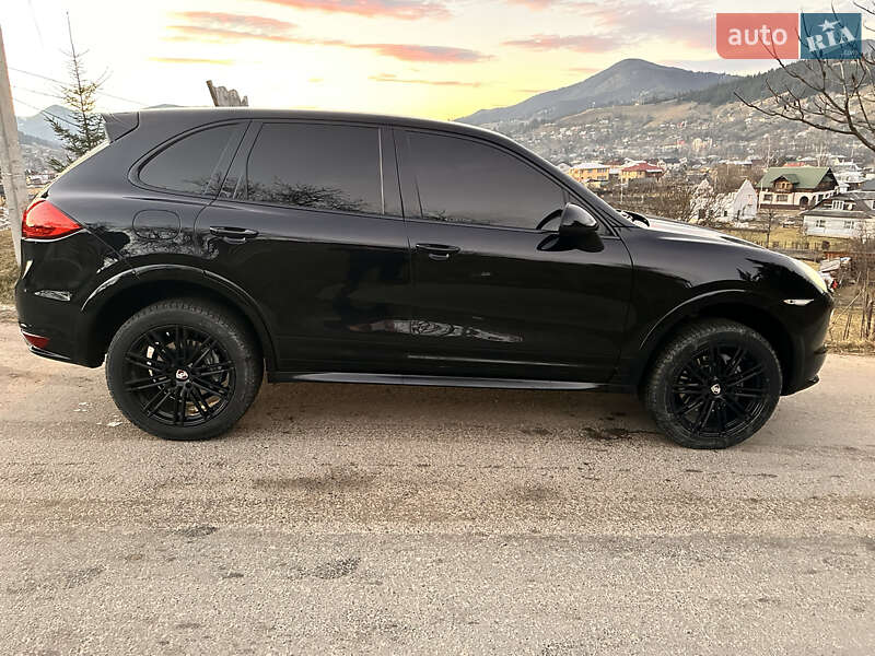 Внедорожник / Кроссовер Porsche Cayenne 2012 в Верховине