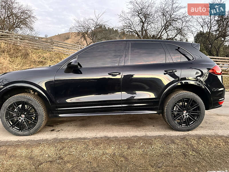 Внедорожник / Кроссовер Porsche Cayenne 2012 в Верховине