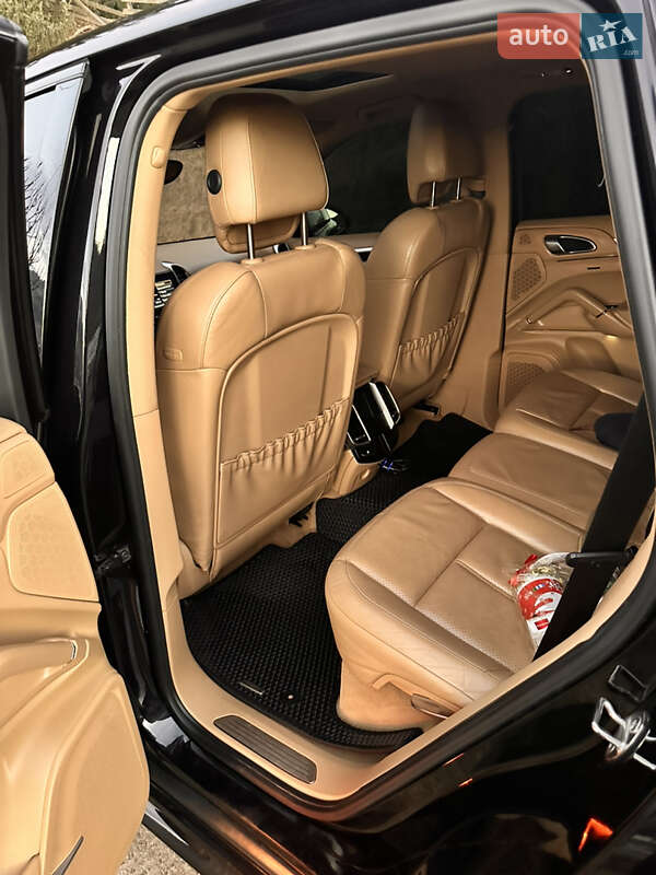 Внедорожник / Кроссовер Porsche Cayenne 2012 в Верховине