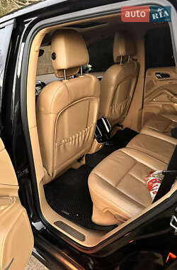 Внедорожник / Кроссовер Porsche Cayenne 2012 в 