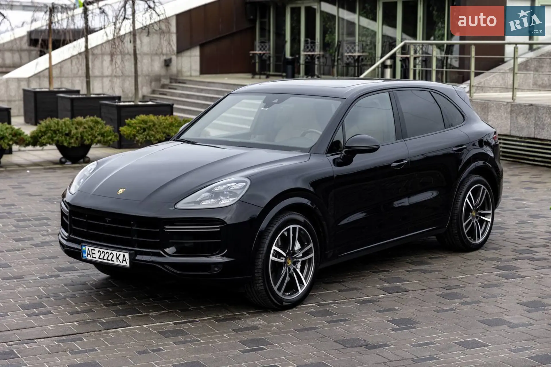 2018 Porsche Cayenne - мініатюра 2