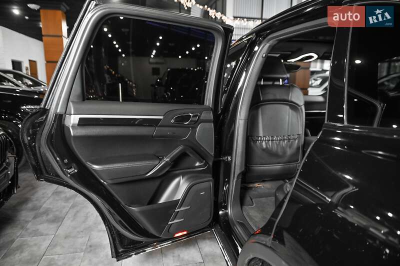 Внедорожник / Кроссовер Porsche Cayenne 2013 в Одессе
