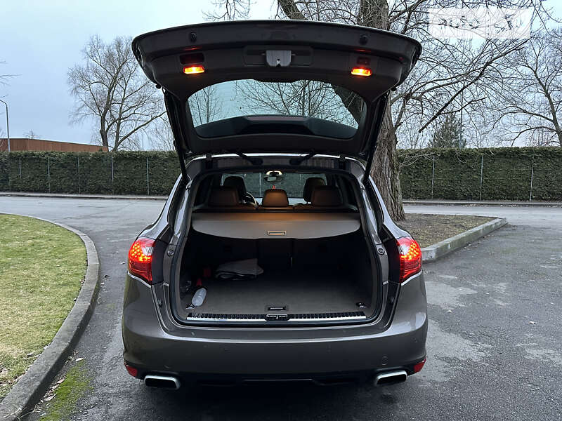 Внедорожник / Кроссовер Porsche Cayenne 2010 в Киеве