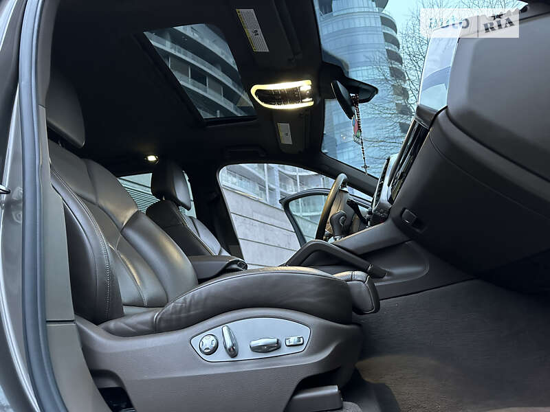 Внедорожник / Кроссовер Porsche Cayenne 2010 в Киеве