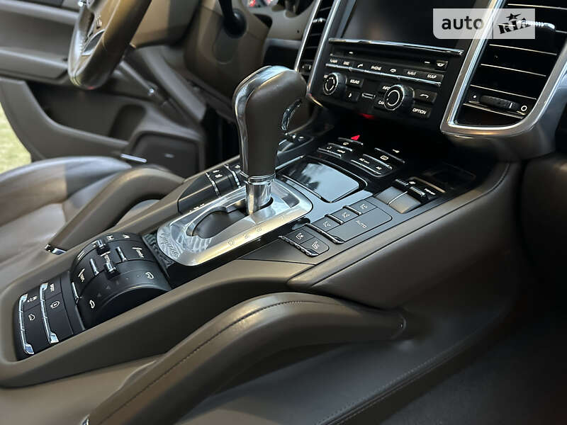 Внедорожник / Кроссовер Porsche Cayenne 2010 в Киеве