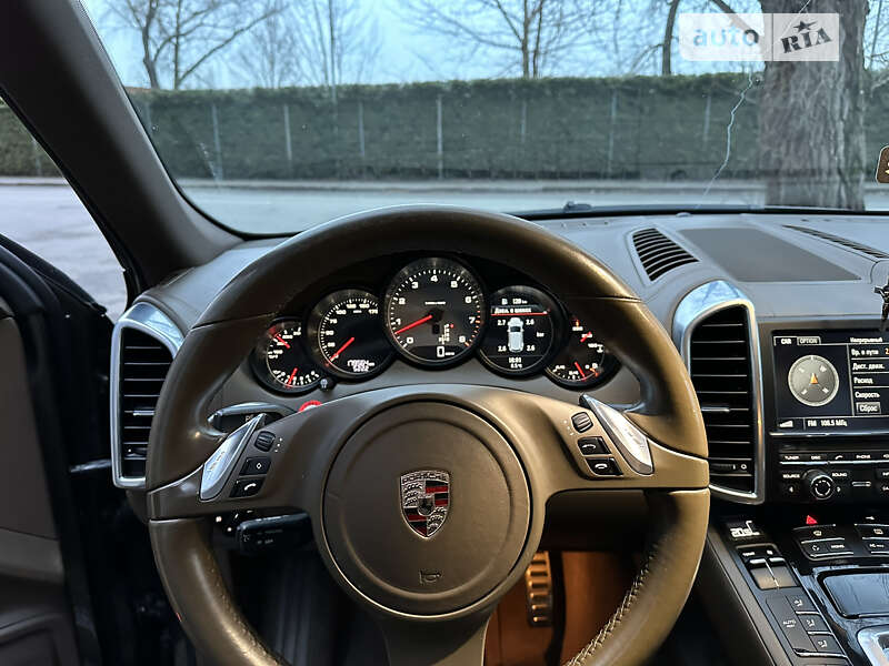 Внедорожник / Кроссовер Porsche Cayenne 2010 в Киеве