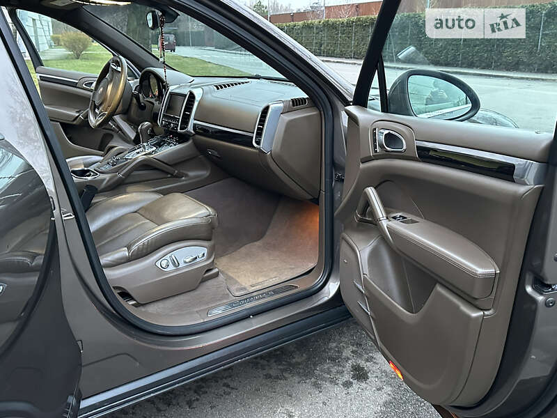 Внедорожник / Кроссовер Porsche Cayenne 2010 в Киеве