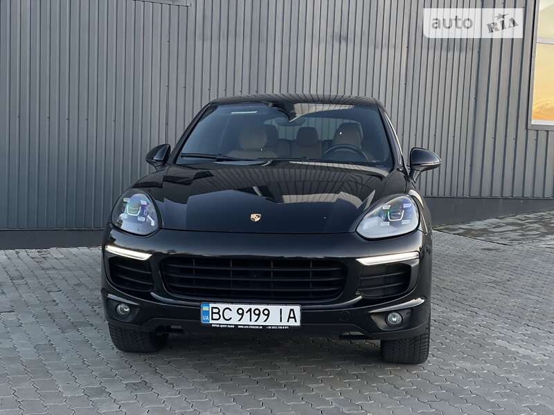 Позашляховик / Кросовер Porsche Cayenne 2015 в Стрию