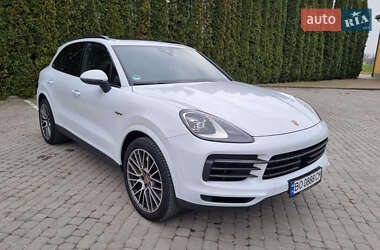 Внедорожник / Кроссовер Porsche Cayenne 2022 в 