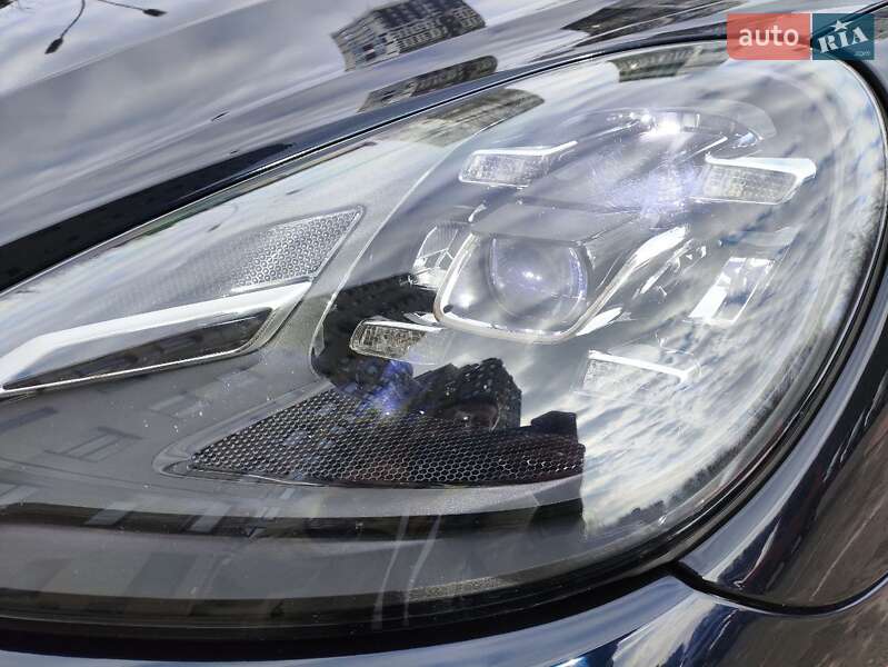 Внедорожник / Кроссовер Porsche Cayenne 2016 в Киеве