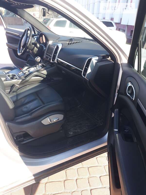 Позашляховик / Кросовер Porsche Cayenne 2012 в Кам'янському