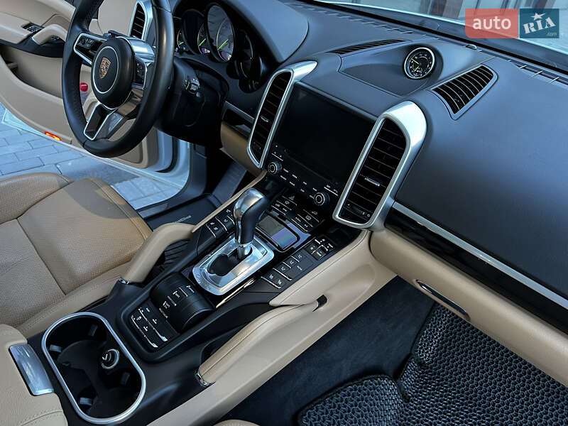 Позашляховик / Кросовер Porsche Cayenne 2017 в Вінниці