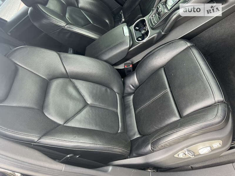 Позашляховик / Кросовер Porsche Cayenne 2013 в Дніпрі