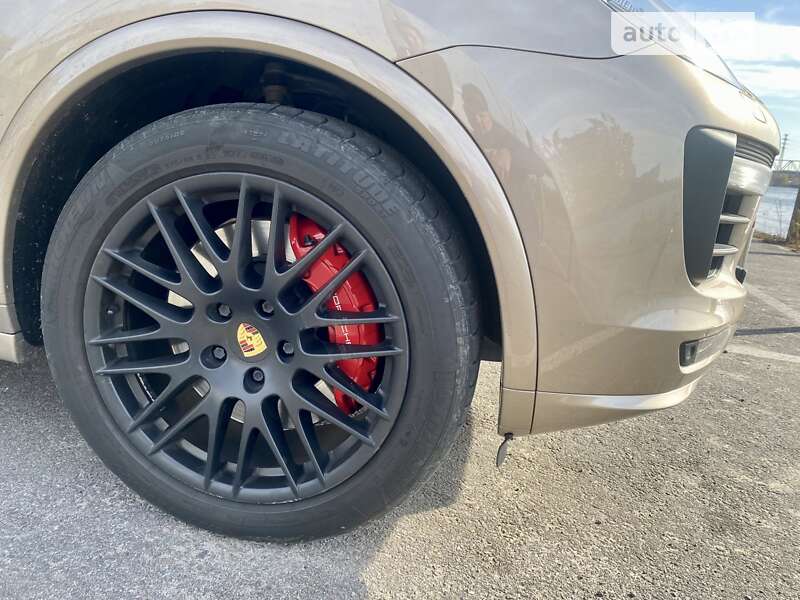 Позашляховик / Кросовер Porsche Cayenne 2016 в Києві