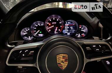 Внедорожник / Кроссовер Porsche Cayenne 2016 в 