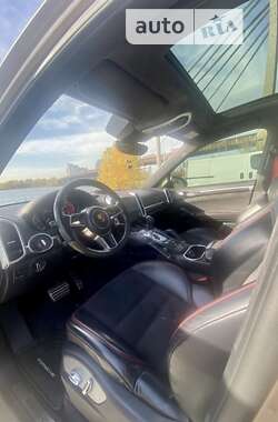 Внедорожник / Кроссовер Porsche Cayenne 2016 в 