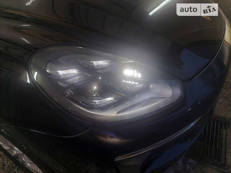 Внедорожник / Кроссовер Porsche Cayenne 2015 в Тернополе