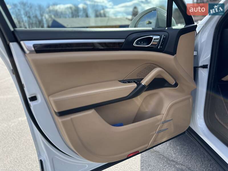 Внедорожник / Кроссовер Porsche Cayenne 2016 в Львове фото 14 Внедорожник / Кроссовер Porsche Cayenne 2016 в Львове