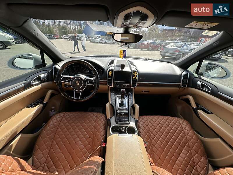 Внедорожник / Кроссовер Porsche Cayenne 2016 в Львове