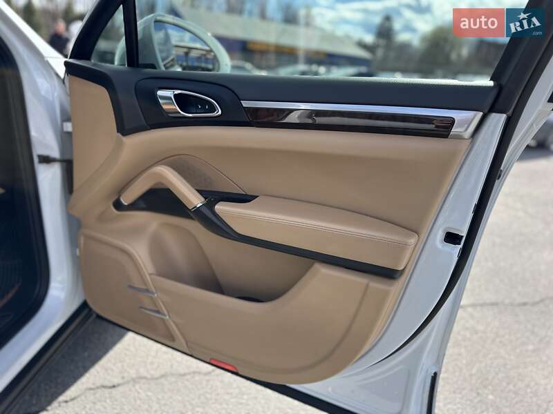 Внедорожник / Кроссовер Porsche Cayenne 2016 в Львове