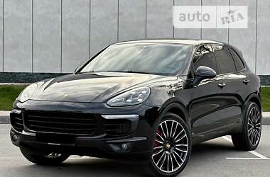 Внедорожник / Кроссовер Porsche Cayenne 2015 в Киеве