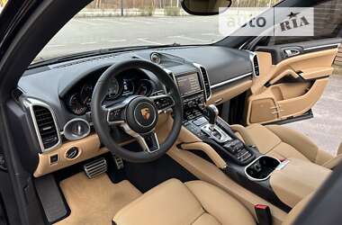 Внедорожник / Кроссовер Porsche Cayenne 2015 в Киеве