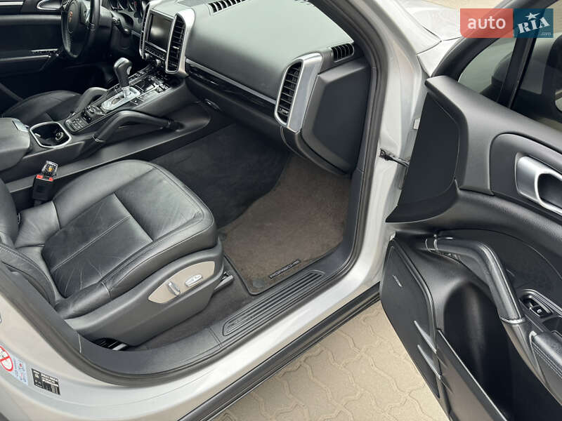 Внедорожник / Кроссовер Porsche Cayenne 2012 в Хмельницком