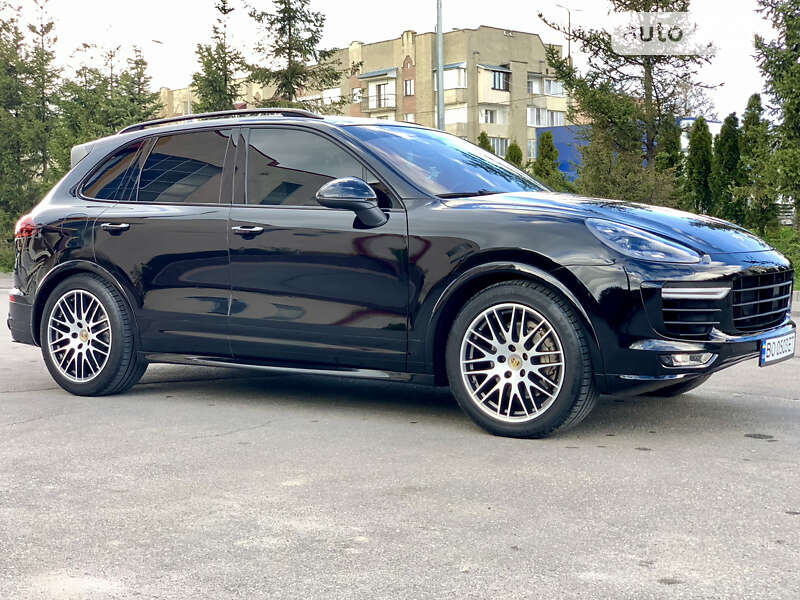 Внедорожник / Кроссовер Porsche Cayenne 2016 в Тернополе