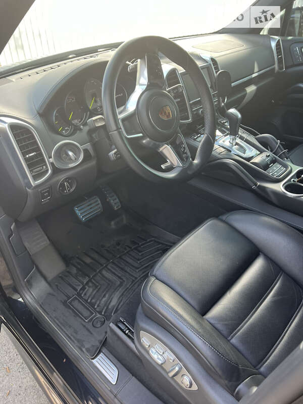 Позашляховик / Кросовер Porsche Cayenne 2016 в Києві