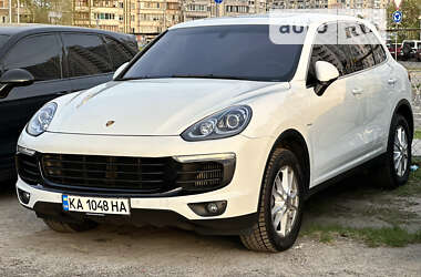 Внедорожник / Кроссовер Porsche Cayenne 2015 в Киеве