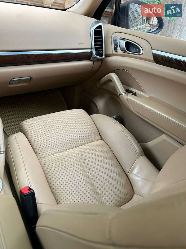 Позашляховик / Кросовер Porsche Cayenne 2012 в Дніпрі