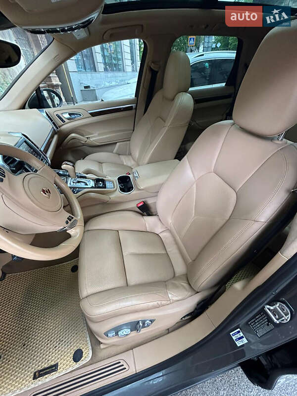Позашляховик / Кросовер Porsche Cayenne 2012 в Дніпрі