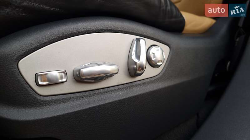 Внедорожник / Кроссовер Porsche Cayenne 2015 в Николаеве