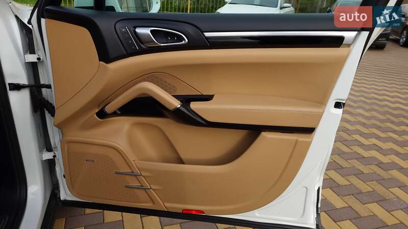 Внедорожник / Кроссовер Porsche Cayenne 2015 в Николаеве