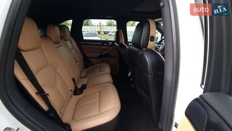 Внедорожник / Кроссовер Porsche Cayenne 2015 в Николаеве